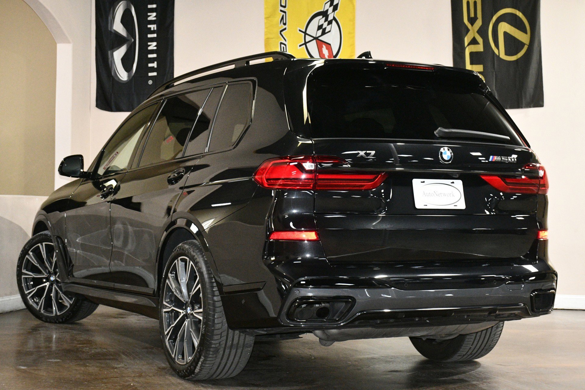 Used 2022 BMW X7 M50i w/ Luxury Seating Package image 6