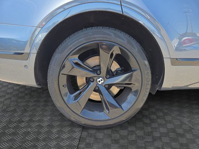 Used 2018 Bentley Bentayga Activity image 38