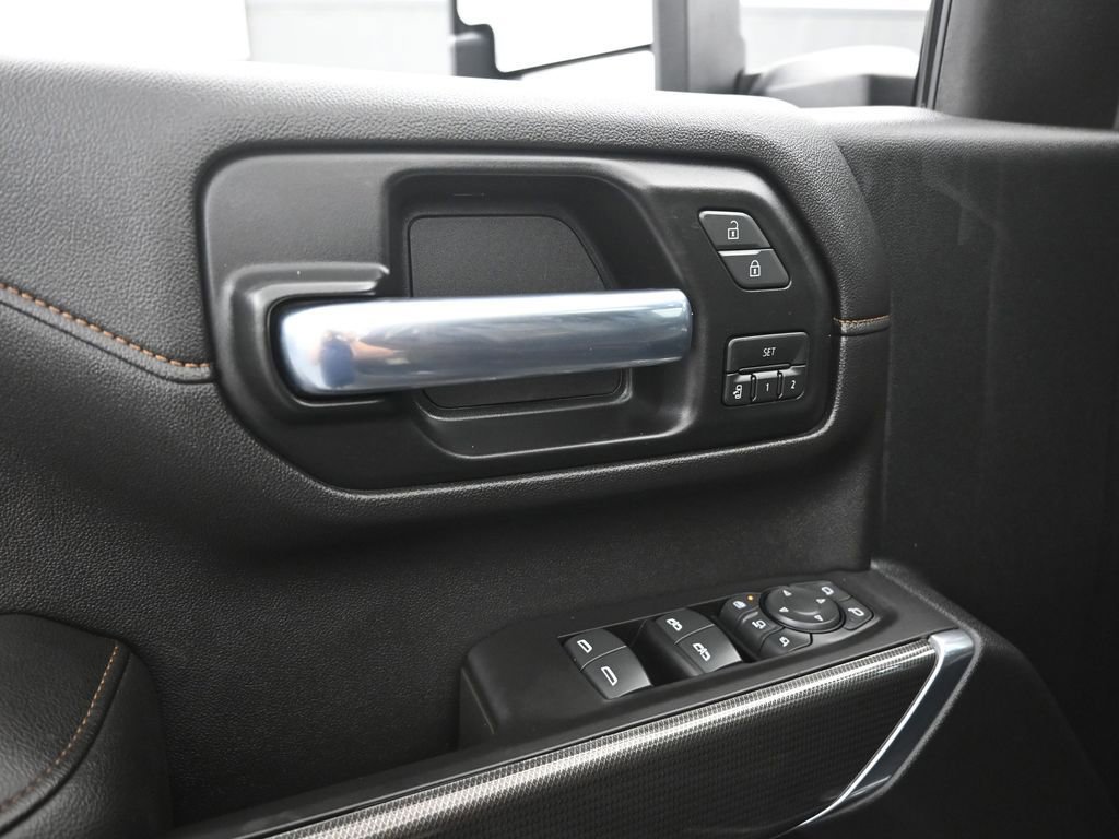 Used 2020 GMC Sierra 2500 AT4 w/ AT4 Preferred Package image 12