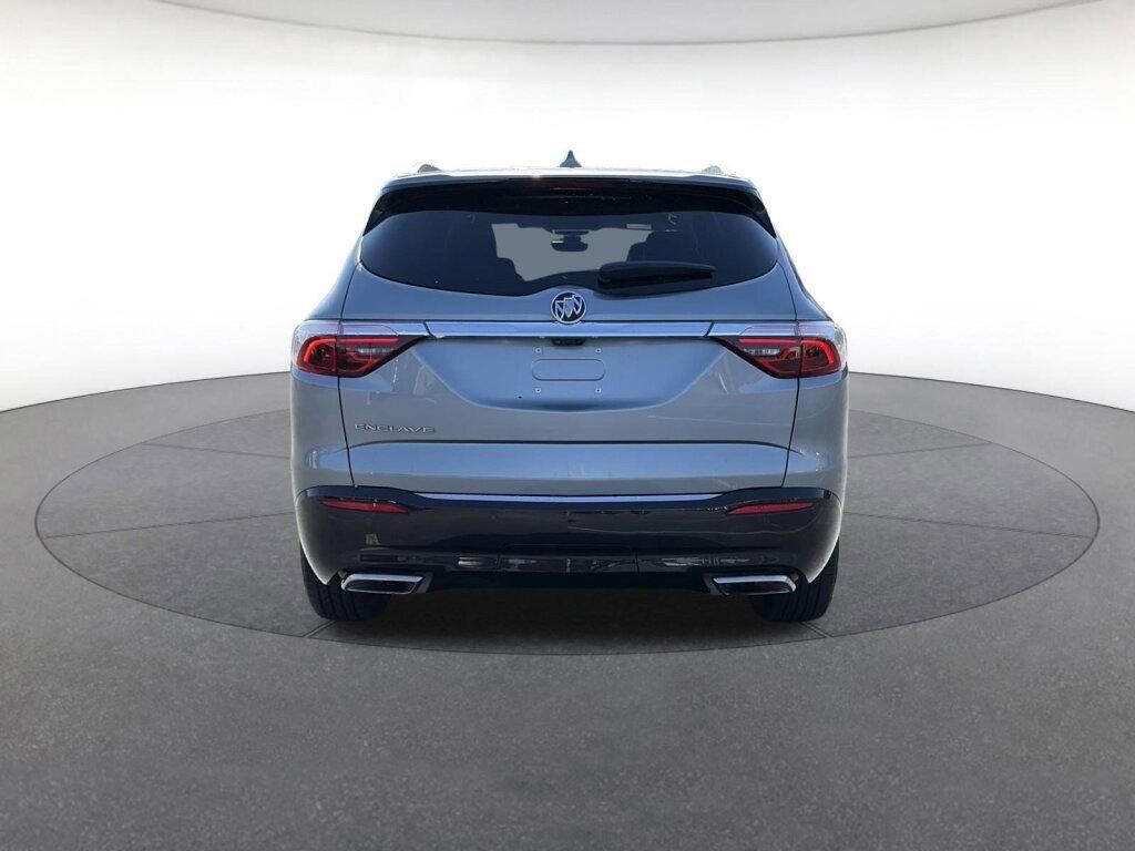 Used 2024 Buick Enclave Premium image 4