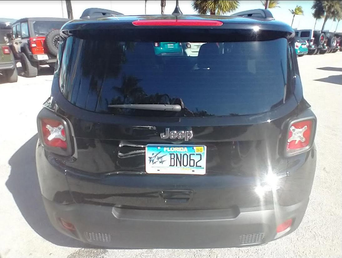 Used 2020 Jeep Renegade Latitude w/ Cold Weather Group image 6