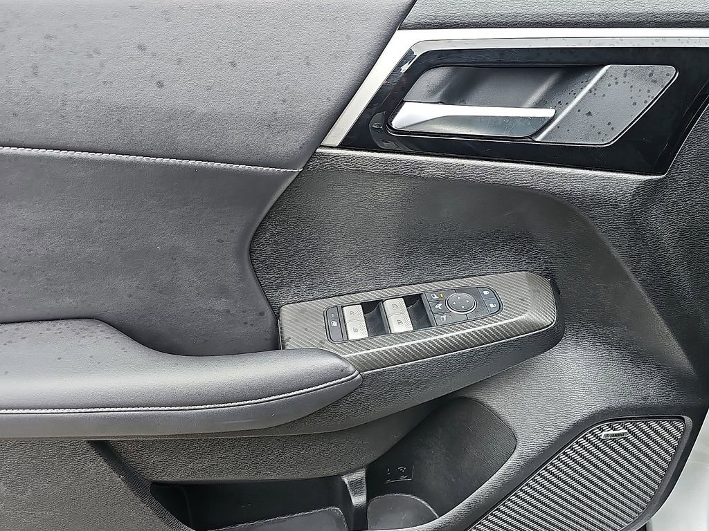 Used 2025 Mitsubishi Outlander SE image 14