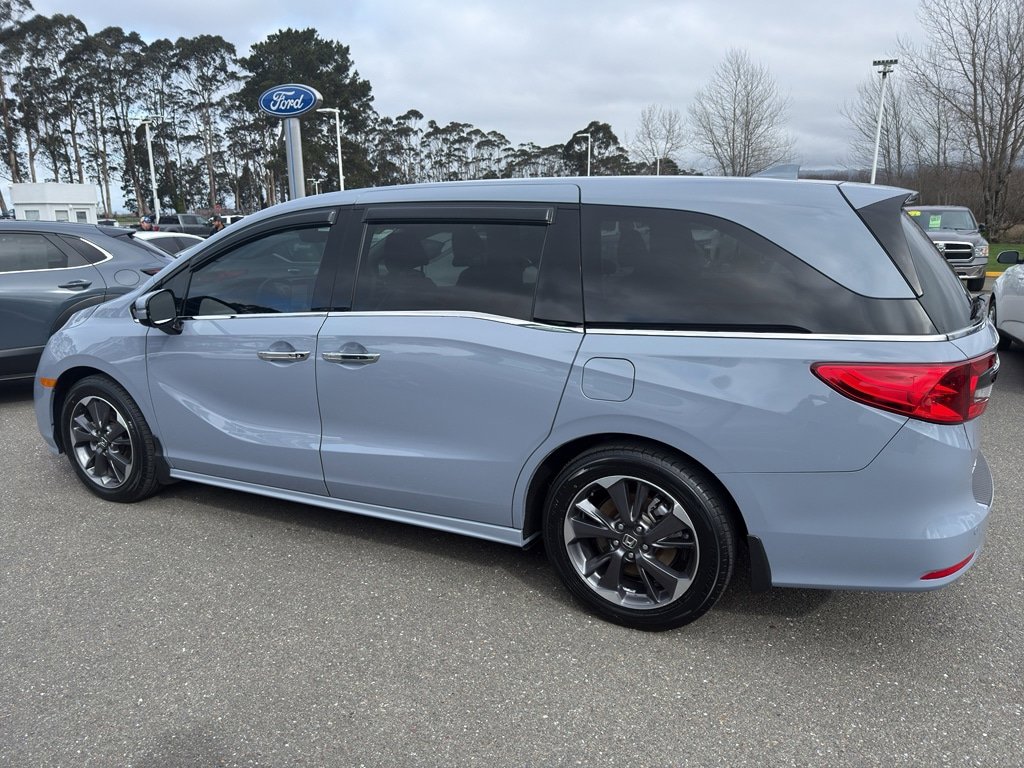 Used 2023 Honda Odyssey Elite image 2