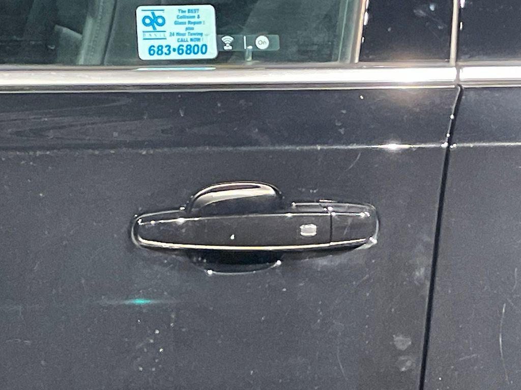 Used 2023 Chevrolet Traverse LT image 17