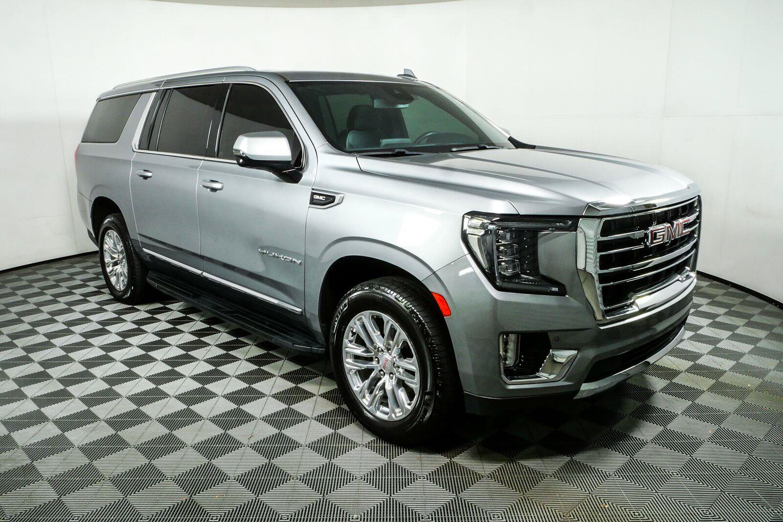 Used 2023 GMC Yukon XL SLT w/ SLT Luxury Package