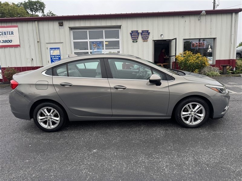 Used 2017 Chevrolet Cruze LT w/ Convenience Package image 1