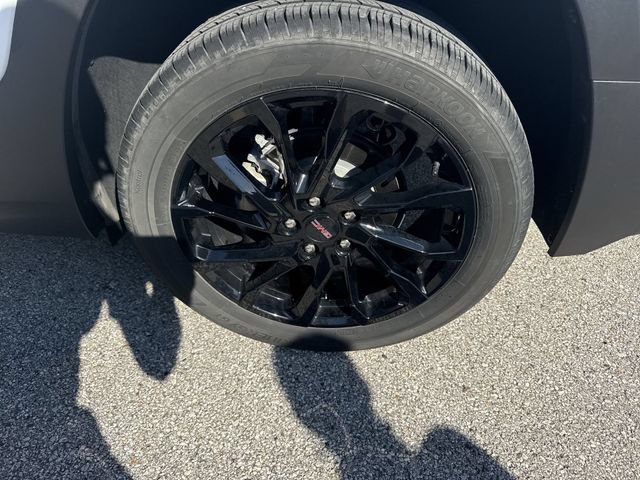 Used 2023 GMC Terrain SLT w/ Tech Package FWD image 32
