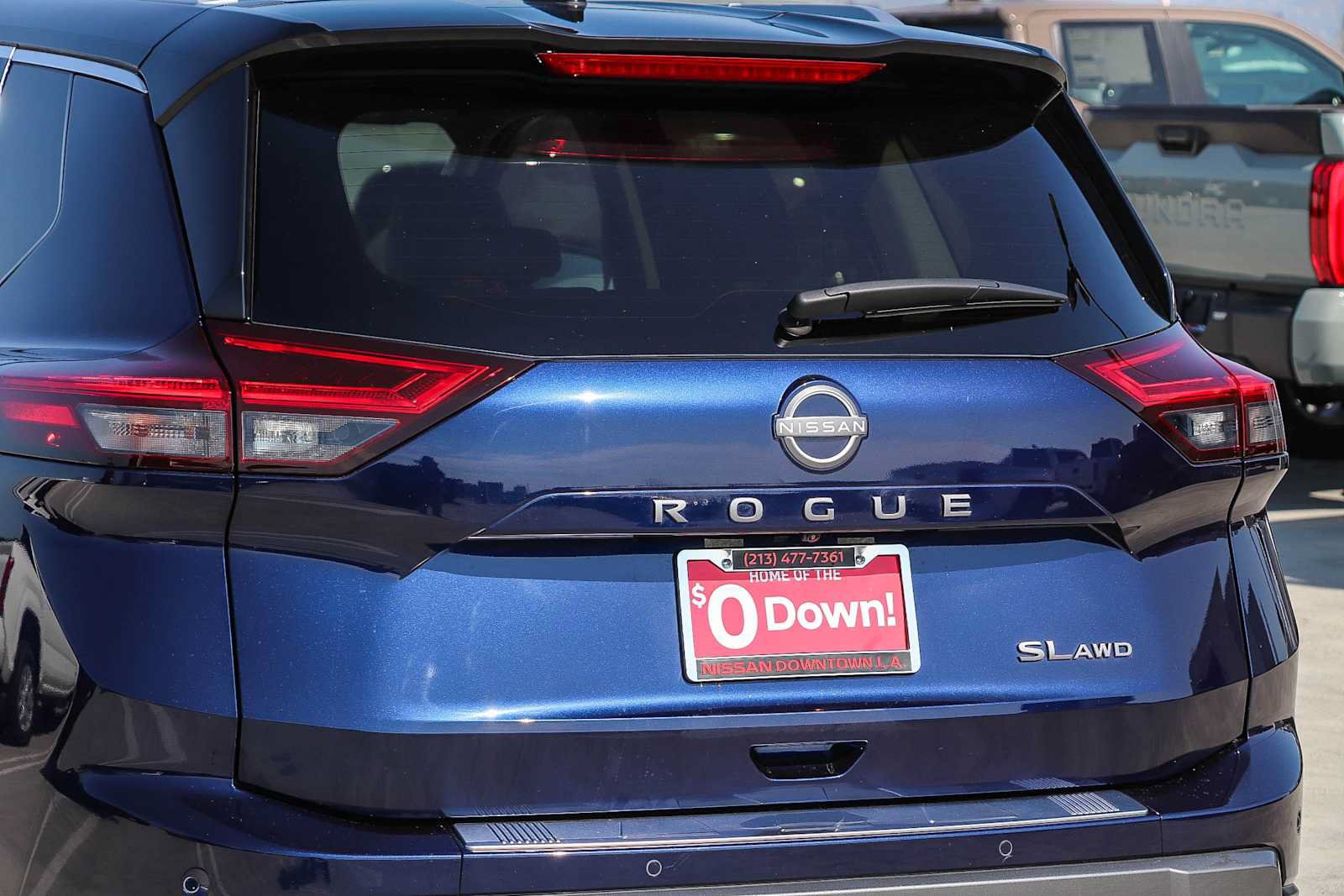 Used 2025 Nissan Rogue SL AWD/4WD image 10