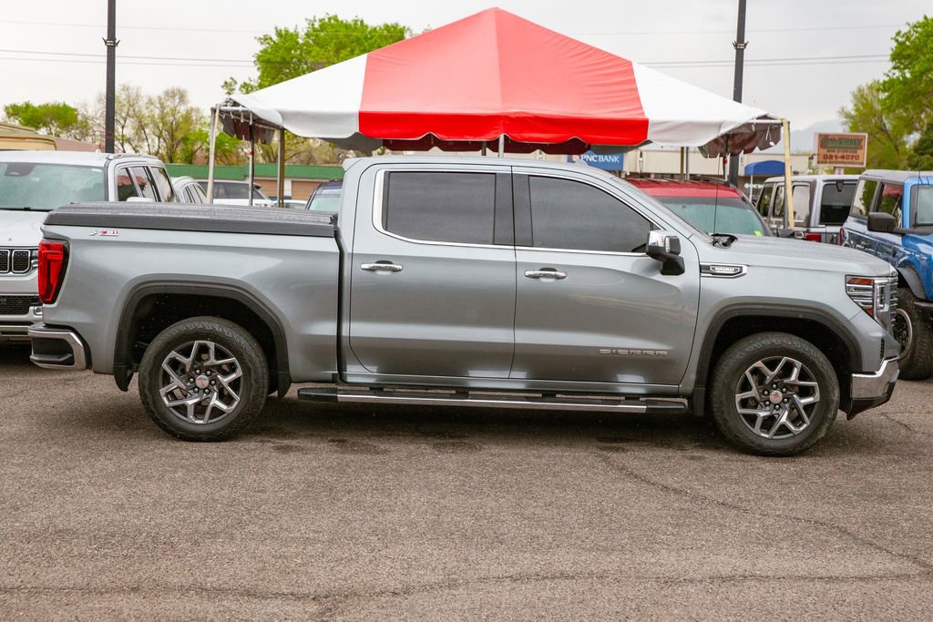 Used 2023 GMC Sierra 1500 SLT w/ SLT Premium Package AWD/4WD image 4