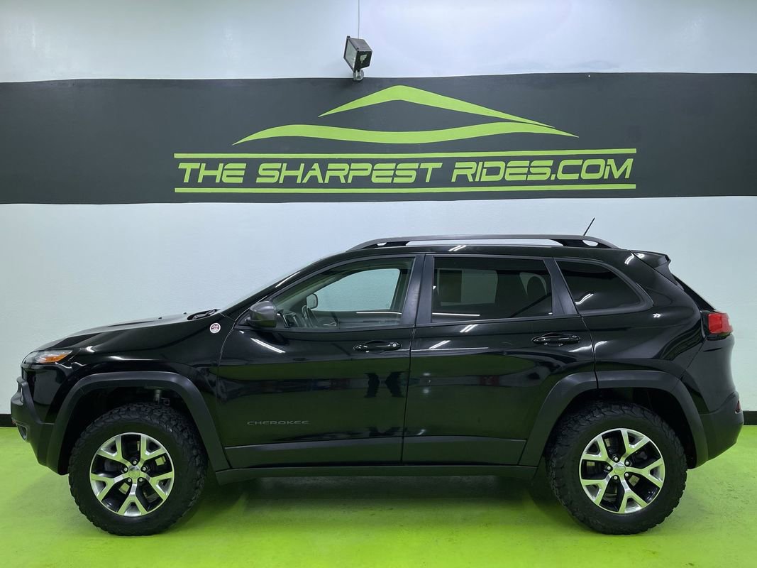 Used 2017 Jeep Cherokee Trailhawk image 6