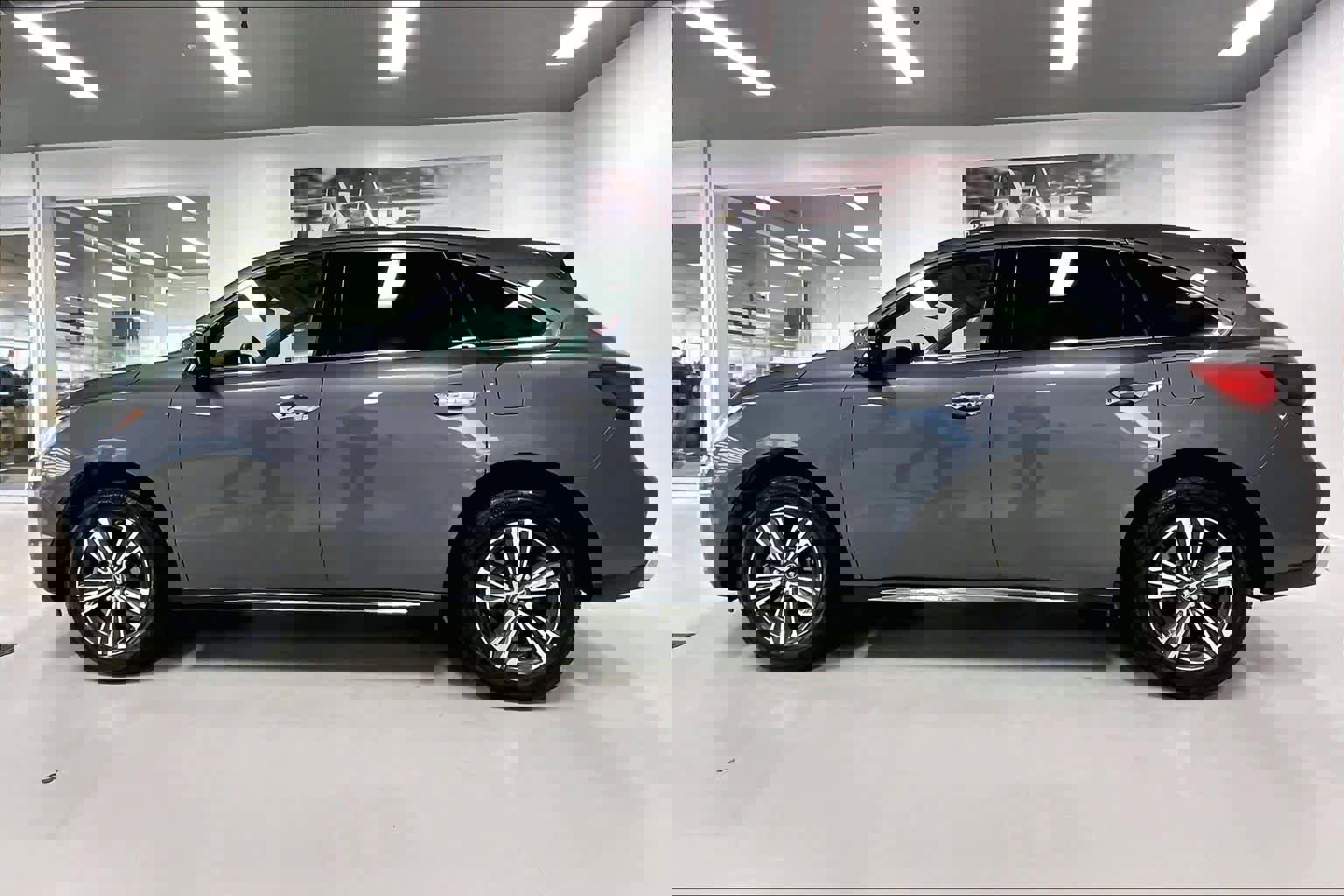 Used 2017 Acura MDX SH-AWD image 3