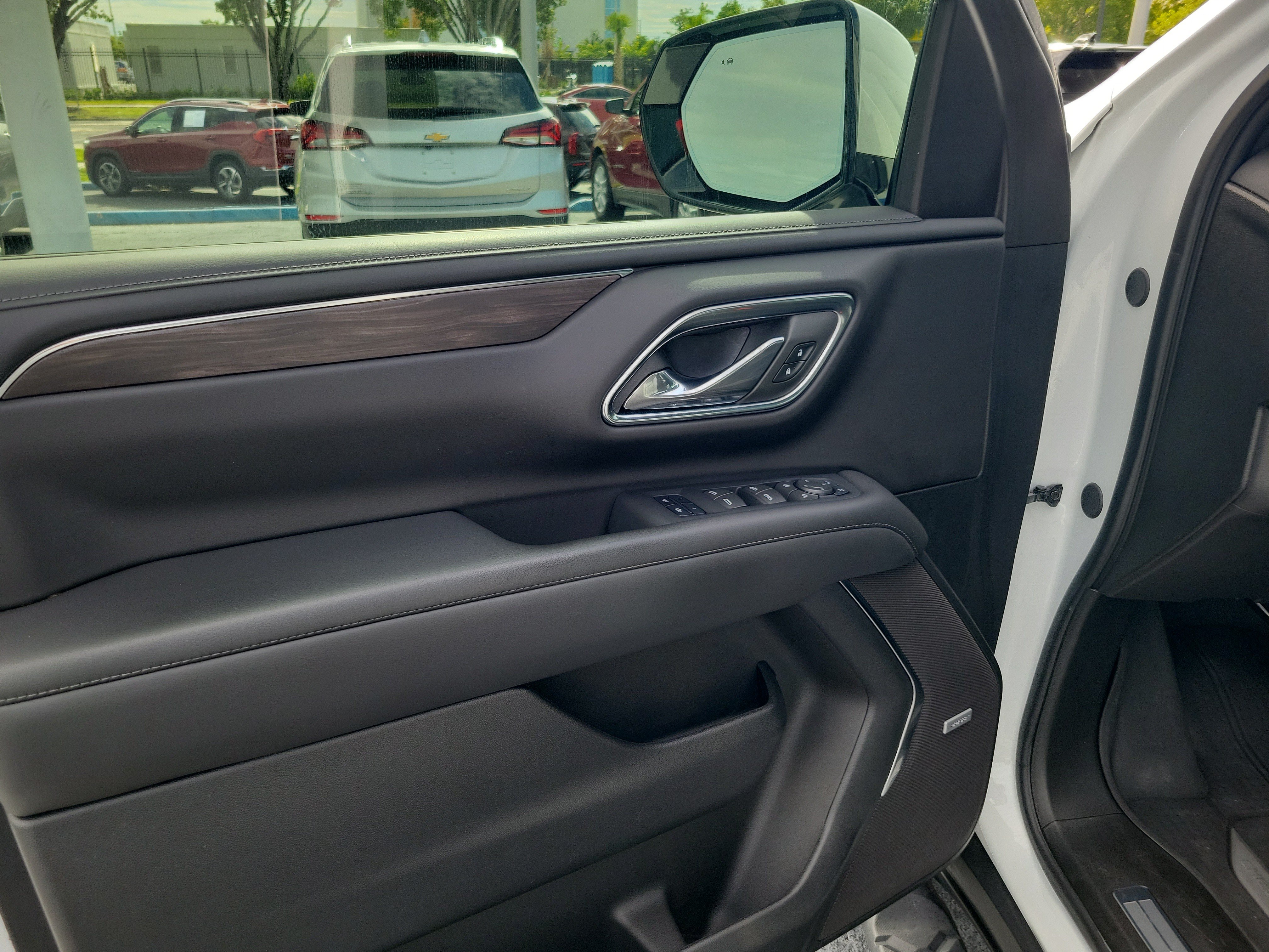 Used 2024 Chevrolet Tahoe Z71 w/ Luxury Package AWD/4WD image 18