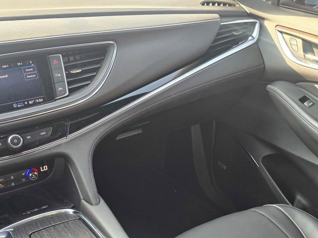 Used 2024 Buick Enclave Avenir image 19