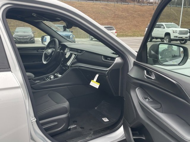 New 2025 Jeep Grand Cherokee L Laredo image 47