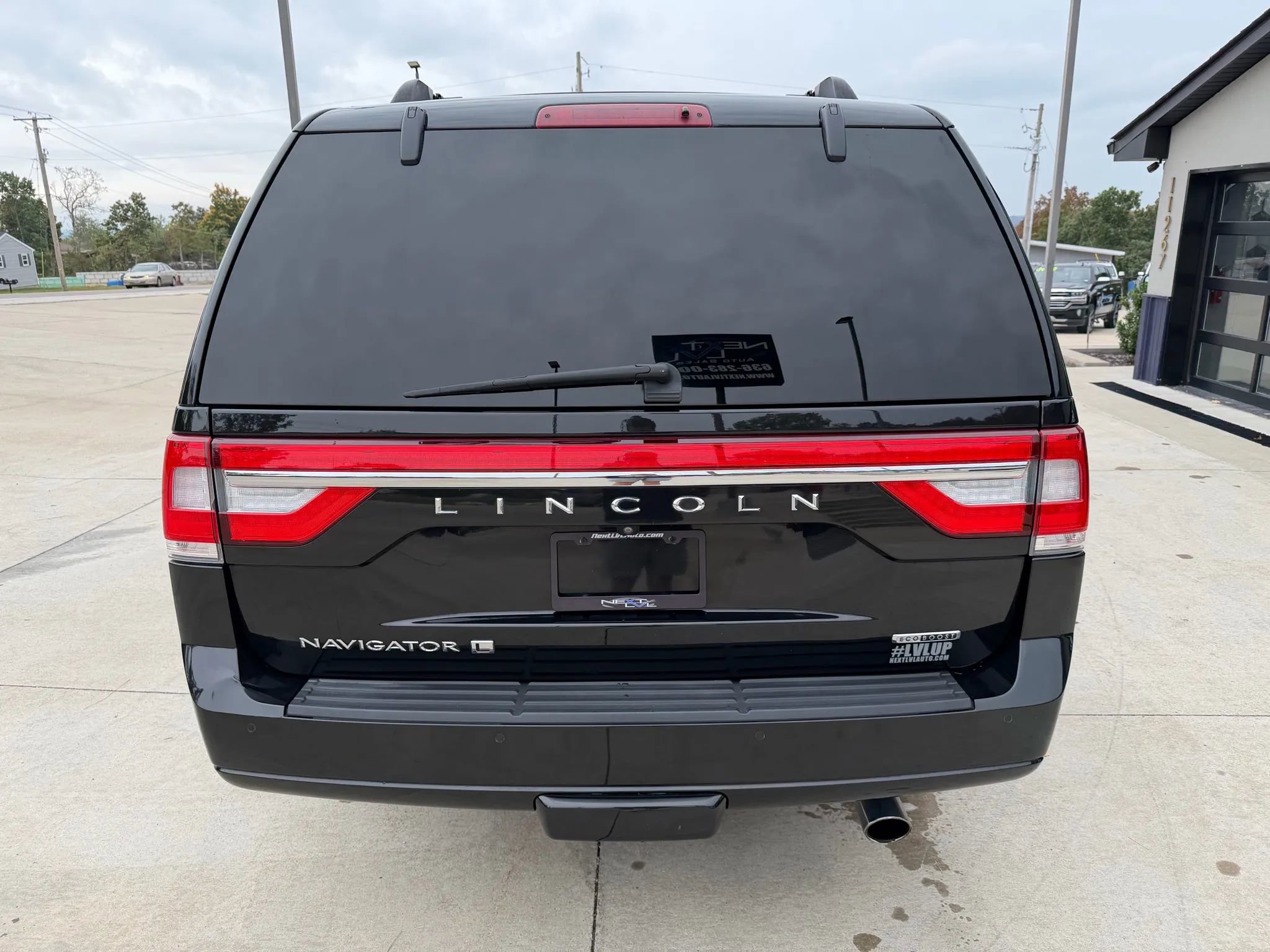 Used 2015 Lincoln Navigator L 4WD w/ Equipment Group 101A Reserve image 8