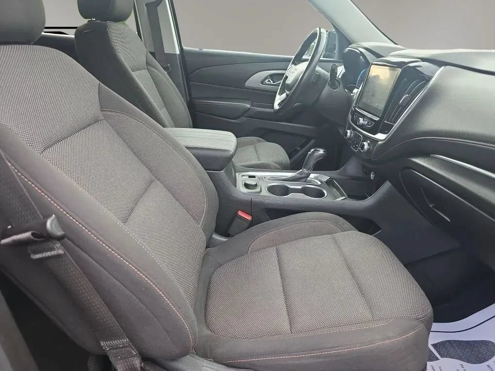Used 2020 Chevrolet Traverse LT w/ LPO, Blackout Package AWD/4WD image 12