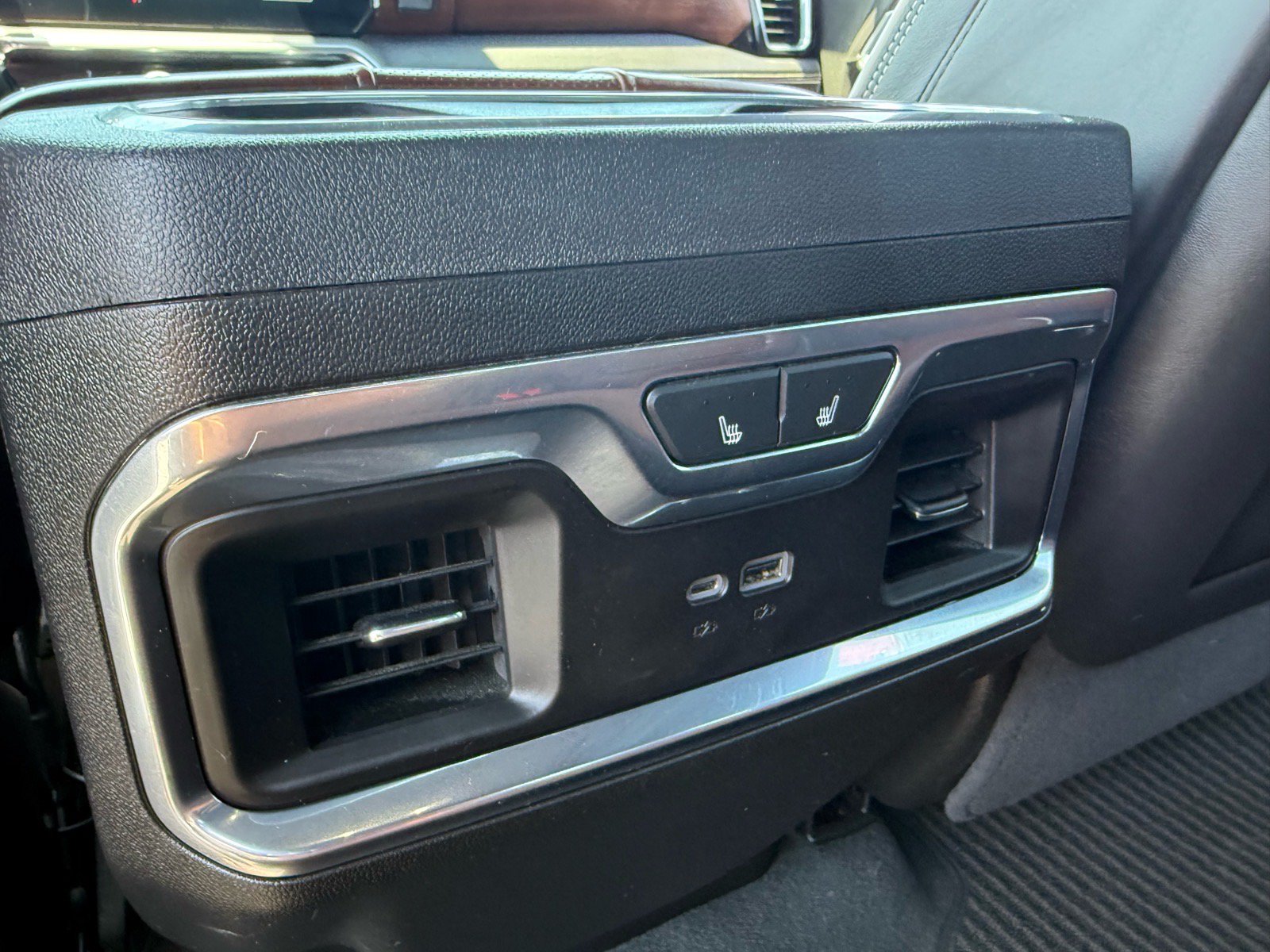 Used 2024 GMC Sierra 2500 Denali Ultimate AWD/4WD image 13