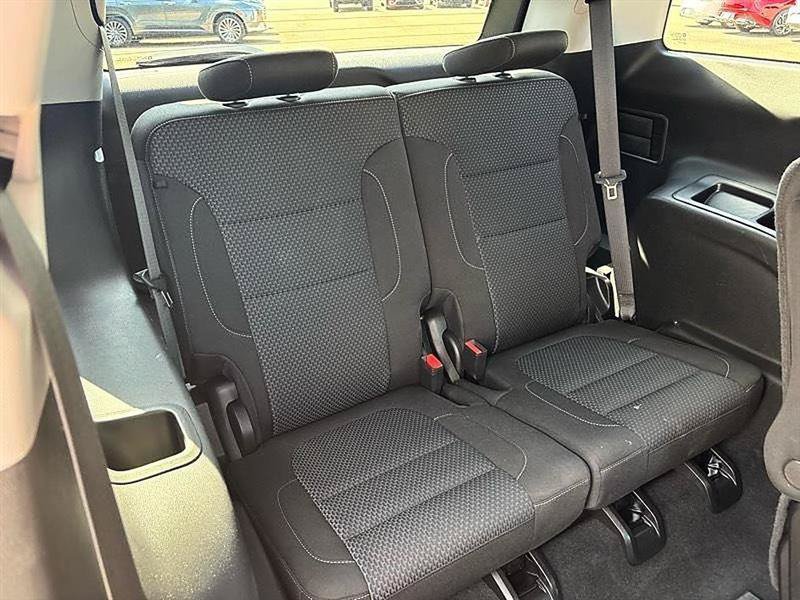 Used 2023 GMC Acadia SLE w/ Driver Convenience Package FWD image 46