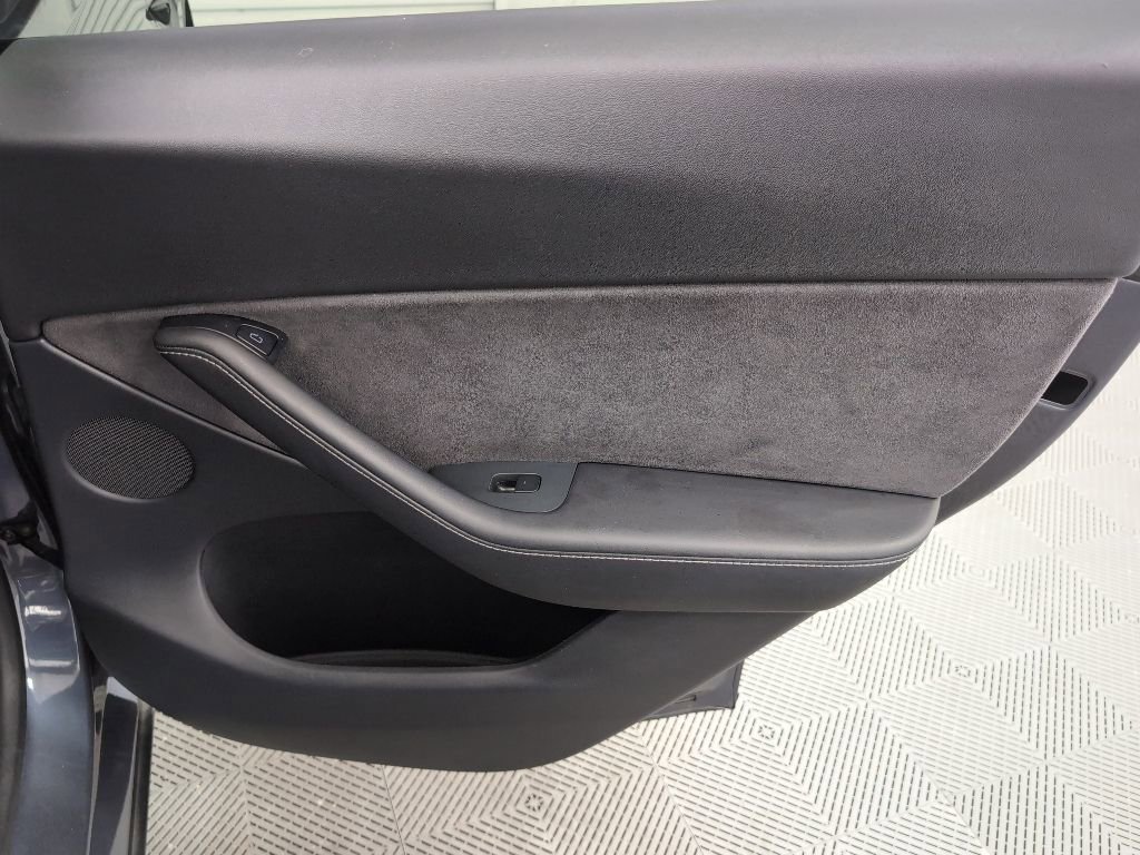 Used 2021 Tesla Model Y Long Range AWD/4WD image 29