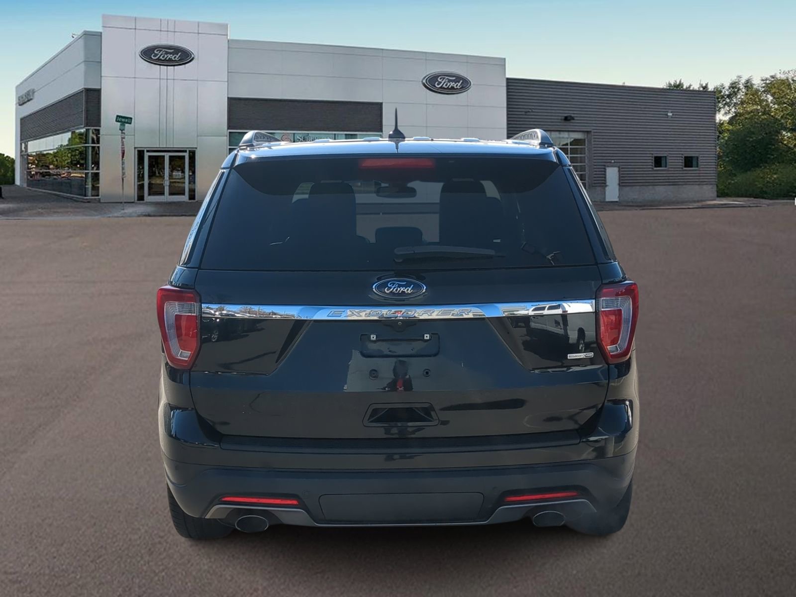 Used 2019 Ford Explorer XLT w/ Equipment Group 202A image 10