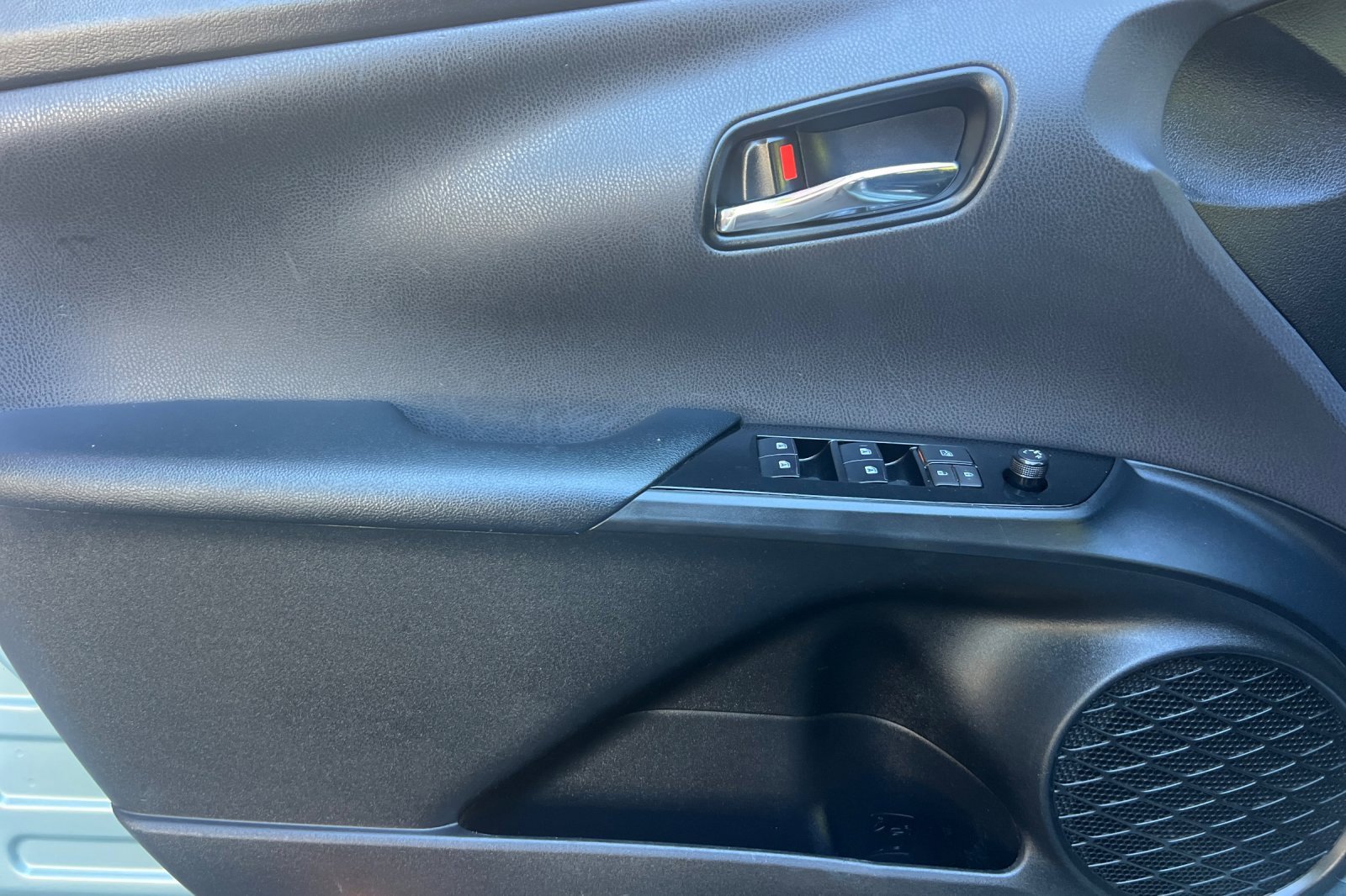 Used 2017 Toyota Prius Three image 12