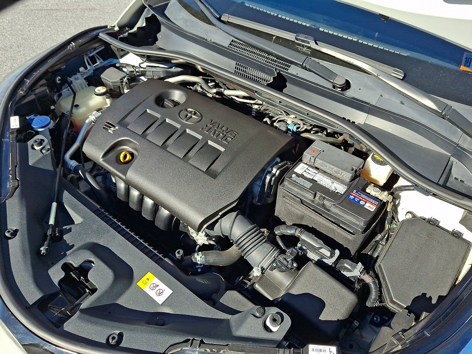 Used 2019 Toyota C-HR XLE FWD image 28