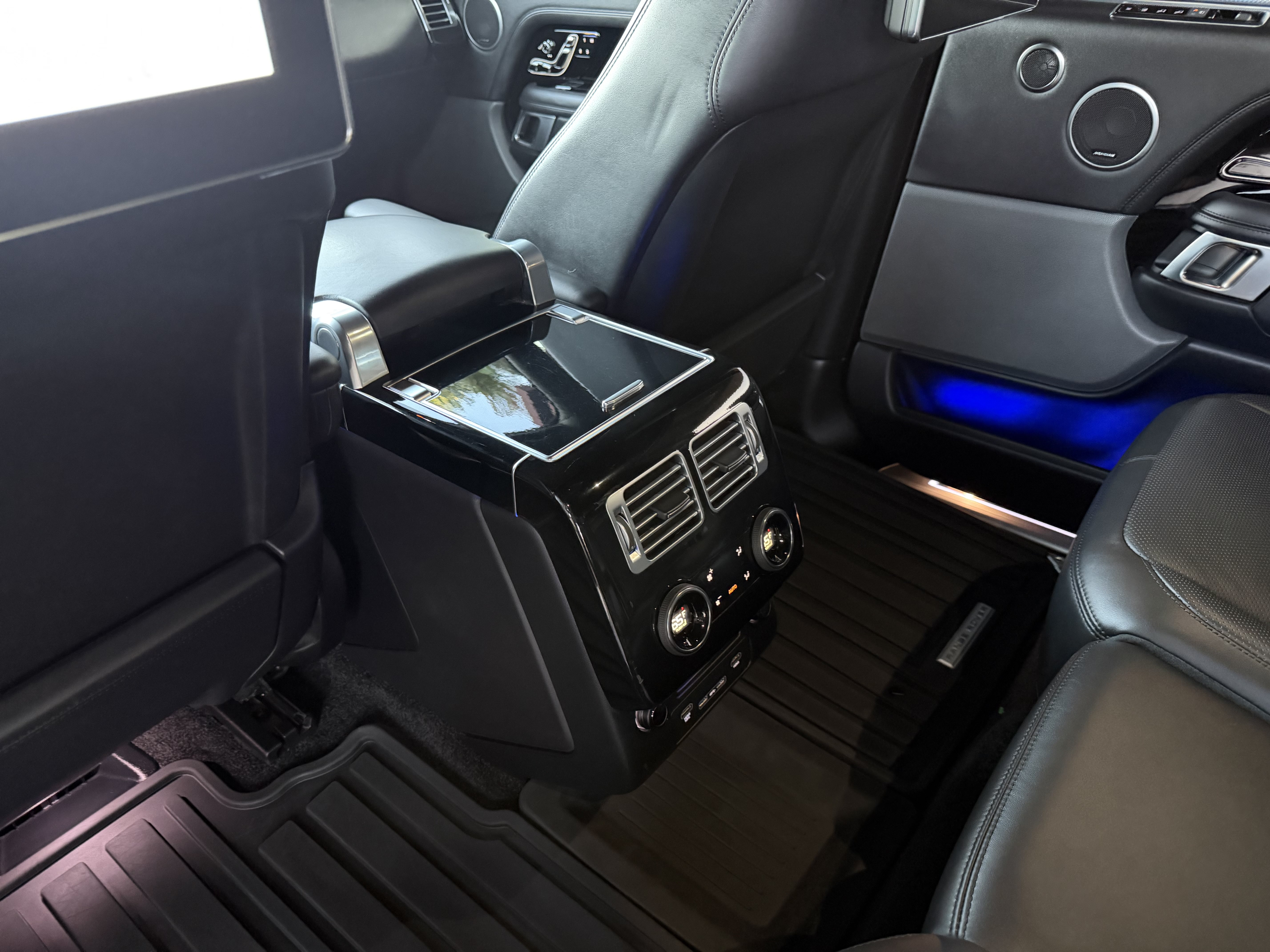 Used 2021 Land Rover Range Rover P525 Westminster Edition LWB AWD/4WD image 12