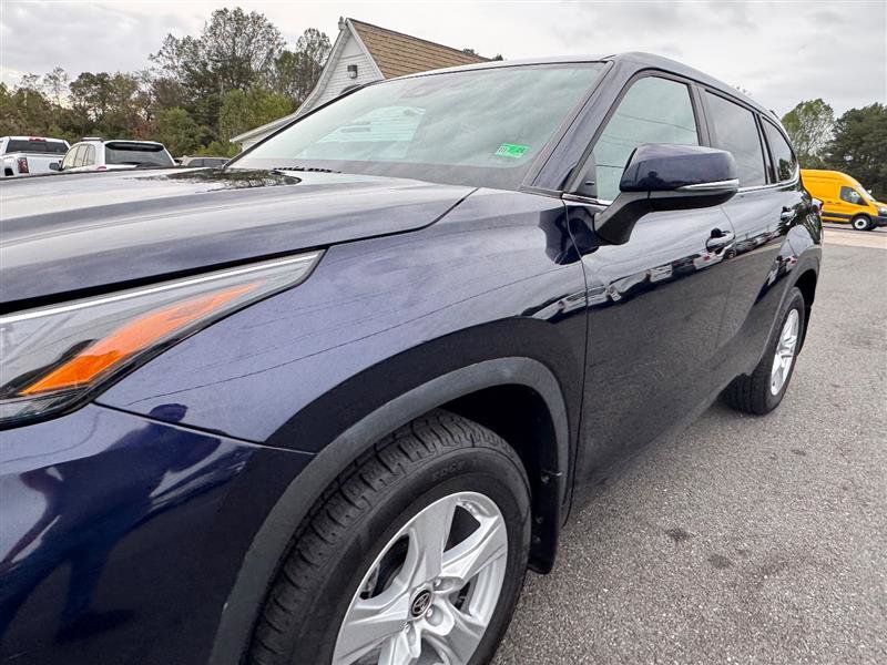 Used 2024 Toyota Highlander LE image 14