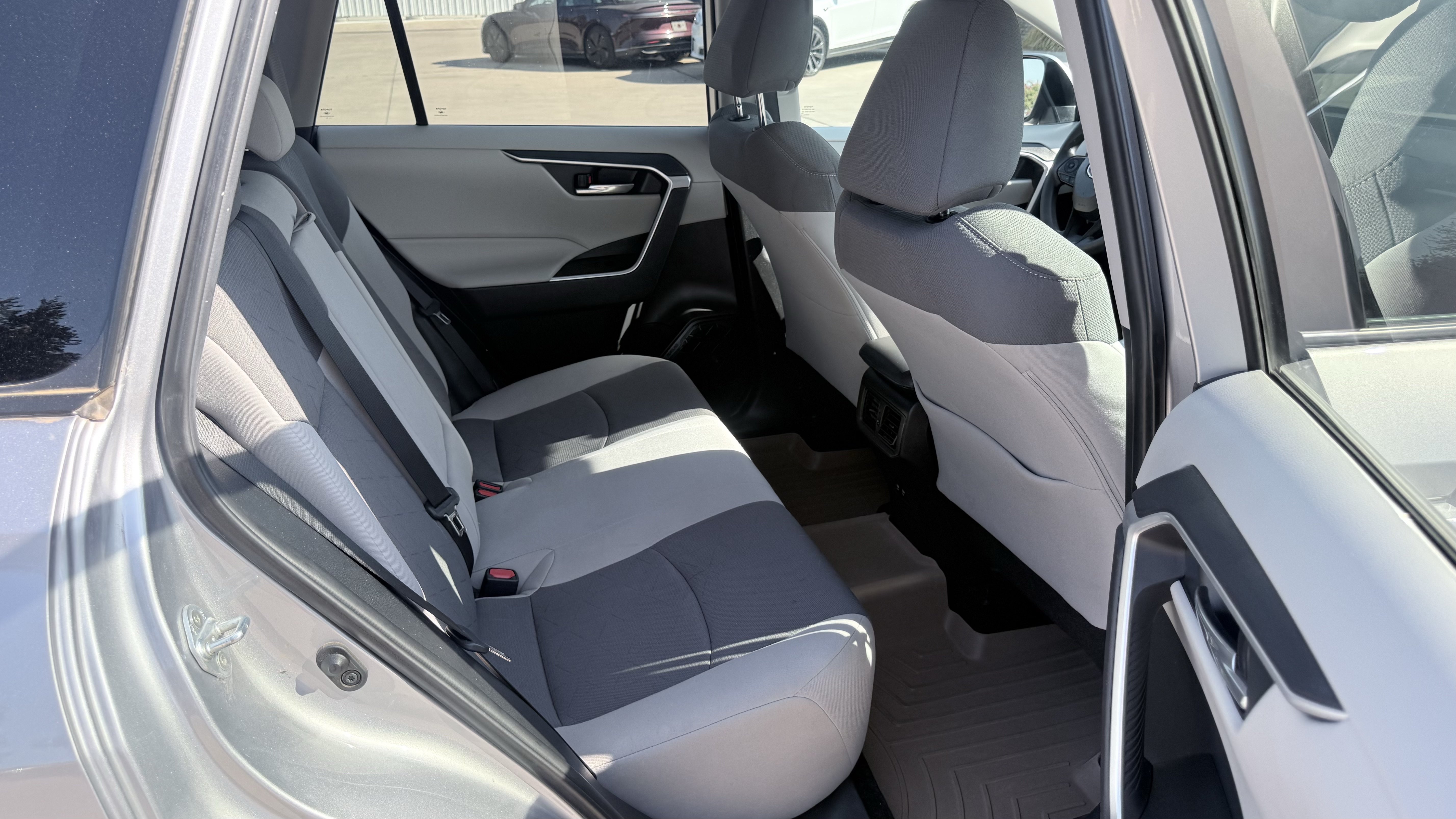 Used 2021 Toyota RAV4 XLE AWD/4WD image 27