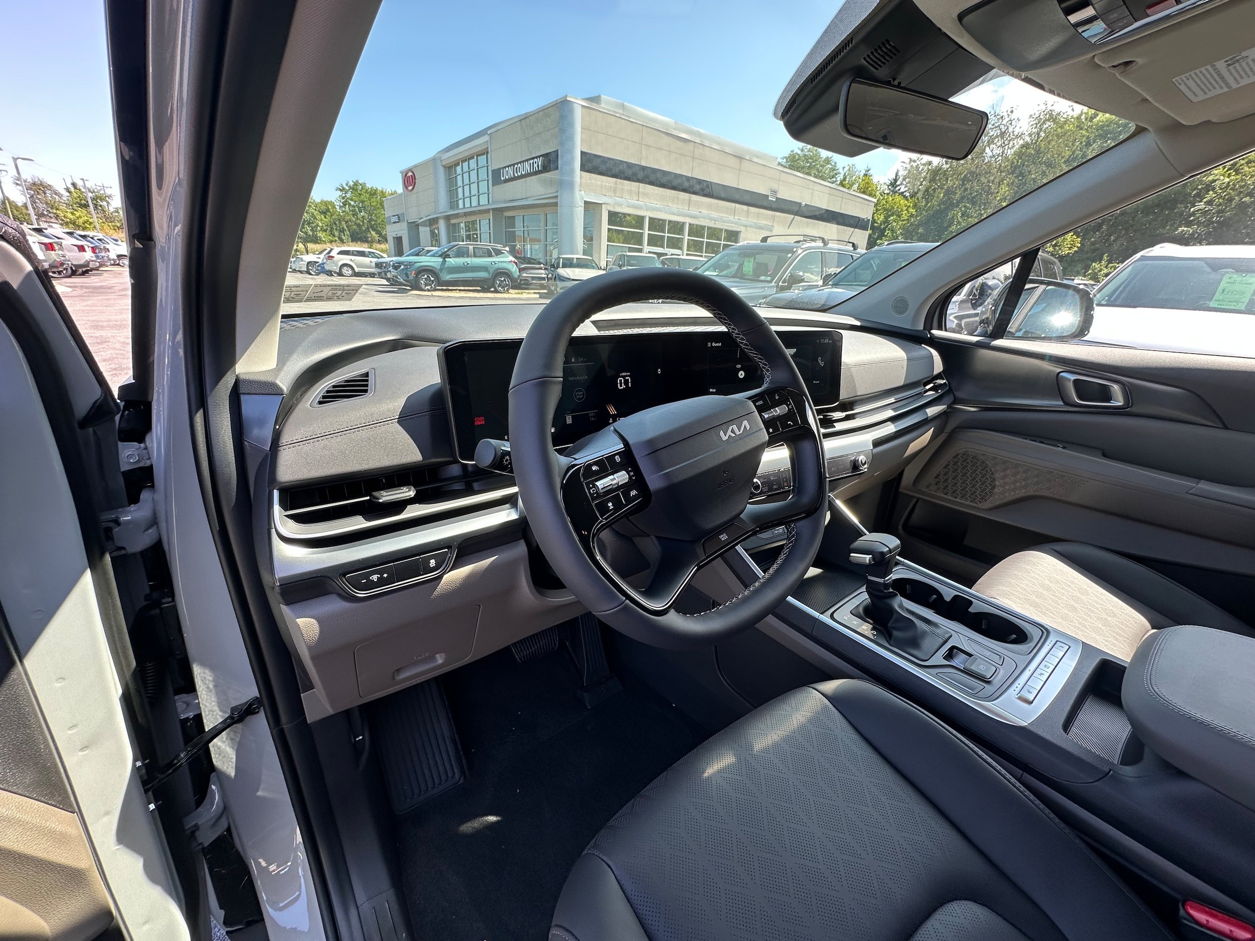 New 2027 Kia Carnival FWD image 27