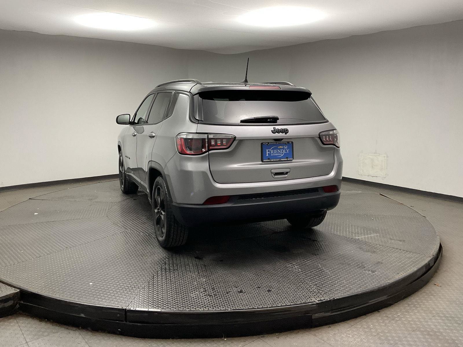 Used 2019 Jeep Compass Latitude FWD image 5