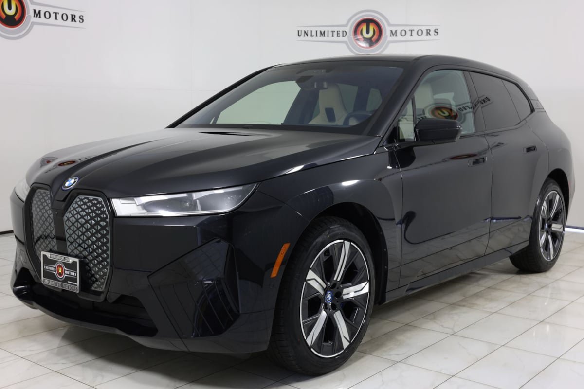 Used 2024 BMW iX xDrive50 w/ Premium Package AWD/4WD image 5