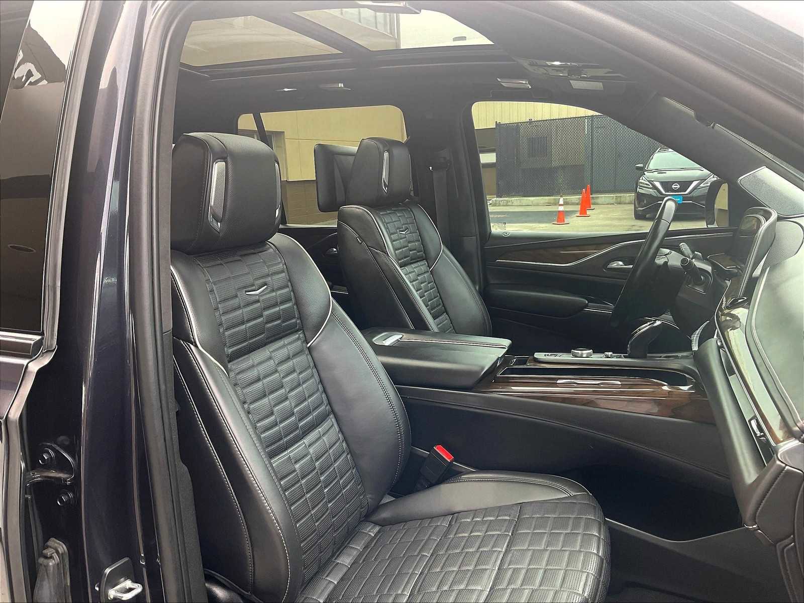 Used 2023 Cadillac Escalade Sport Platinum w/ LPO, ONYX Package image 11