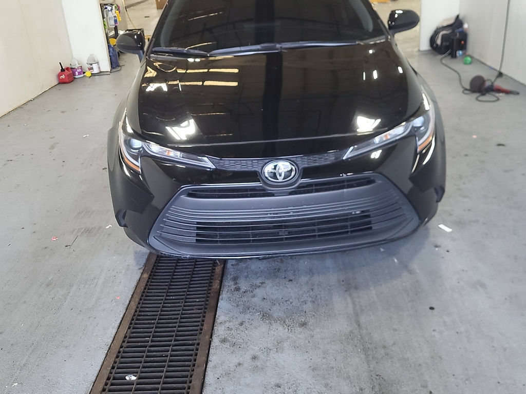 Used 2025 Toyota Corolla LE FWD image 2