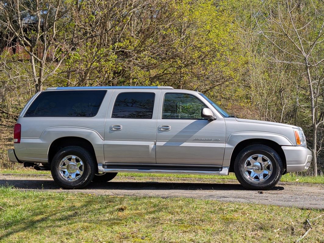 Used 2004 Cadillac Escalade ESV AWD image 12