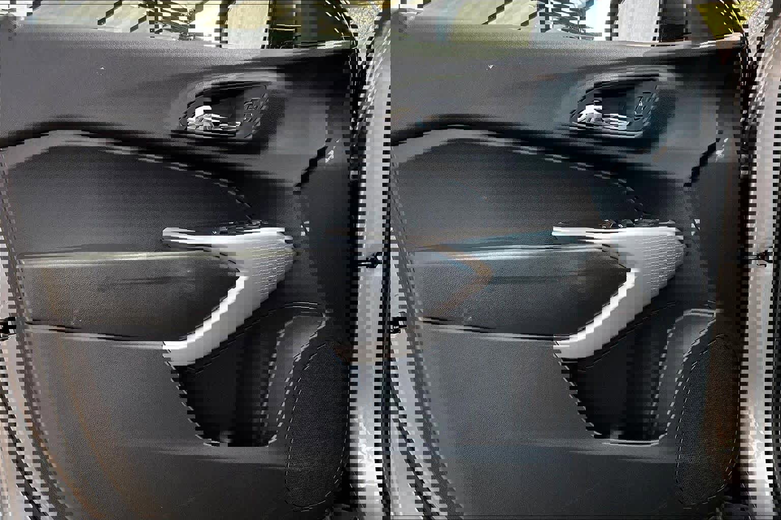 Used 2025 Chevrolet Trax LS image 21