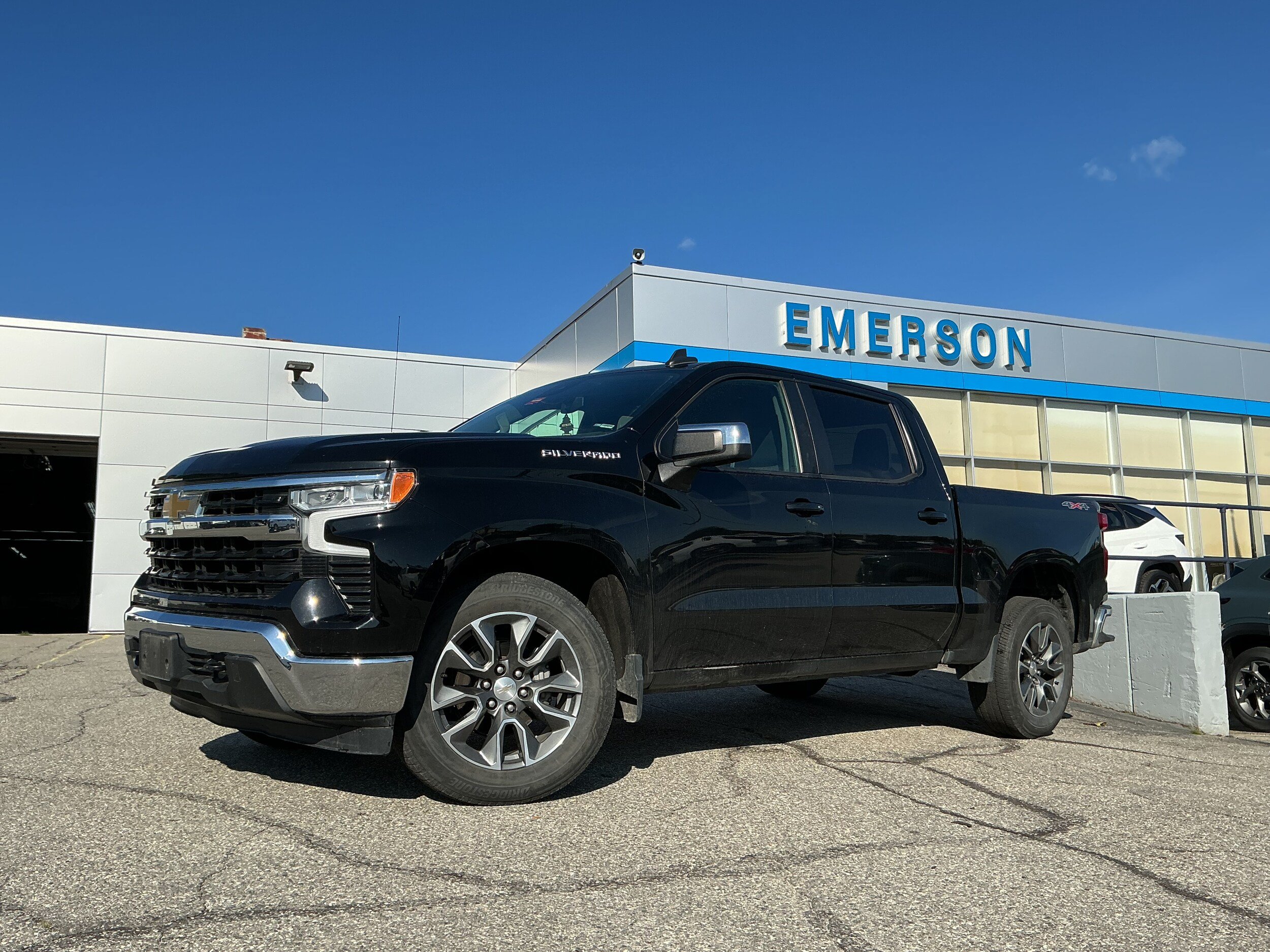 Certified 2023 Chevrolet Silverado 1500 LT AWD/4WD image 3