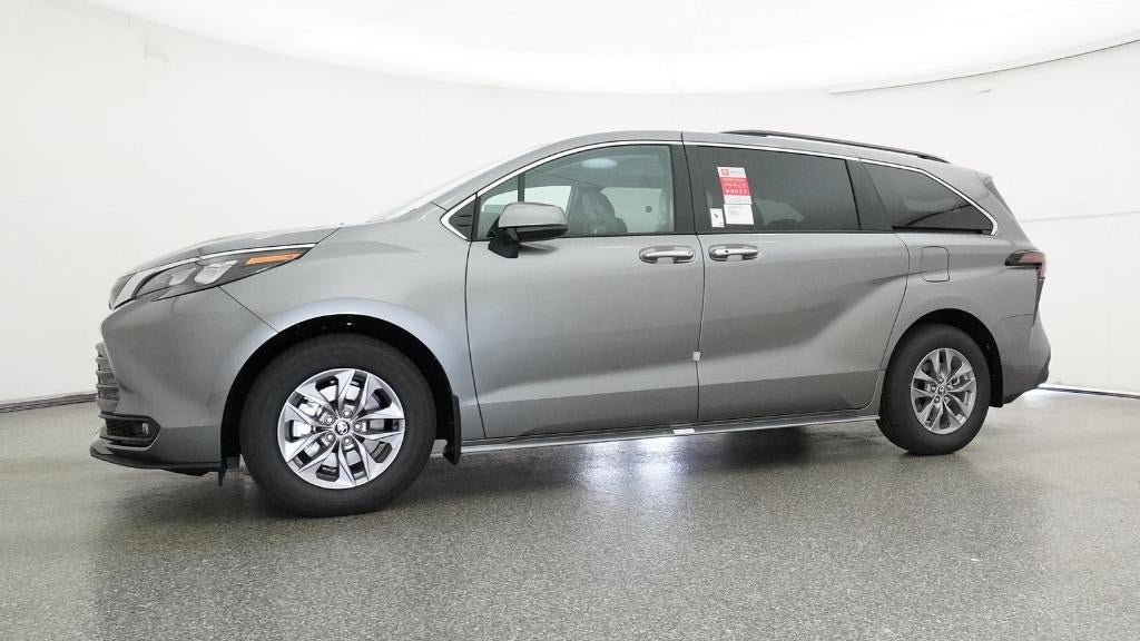 New 2026 Toyota Sienna XLE FWD image 18