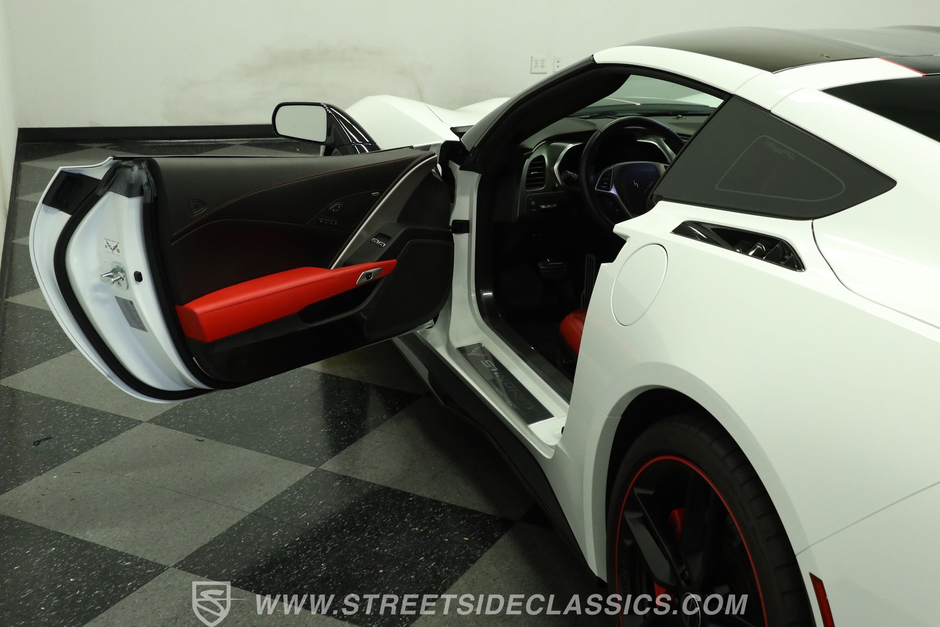 Used 2015 Chevrolet Corvette Stingray Coupe w/ Pacific Design Package RWD image 33