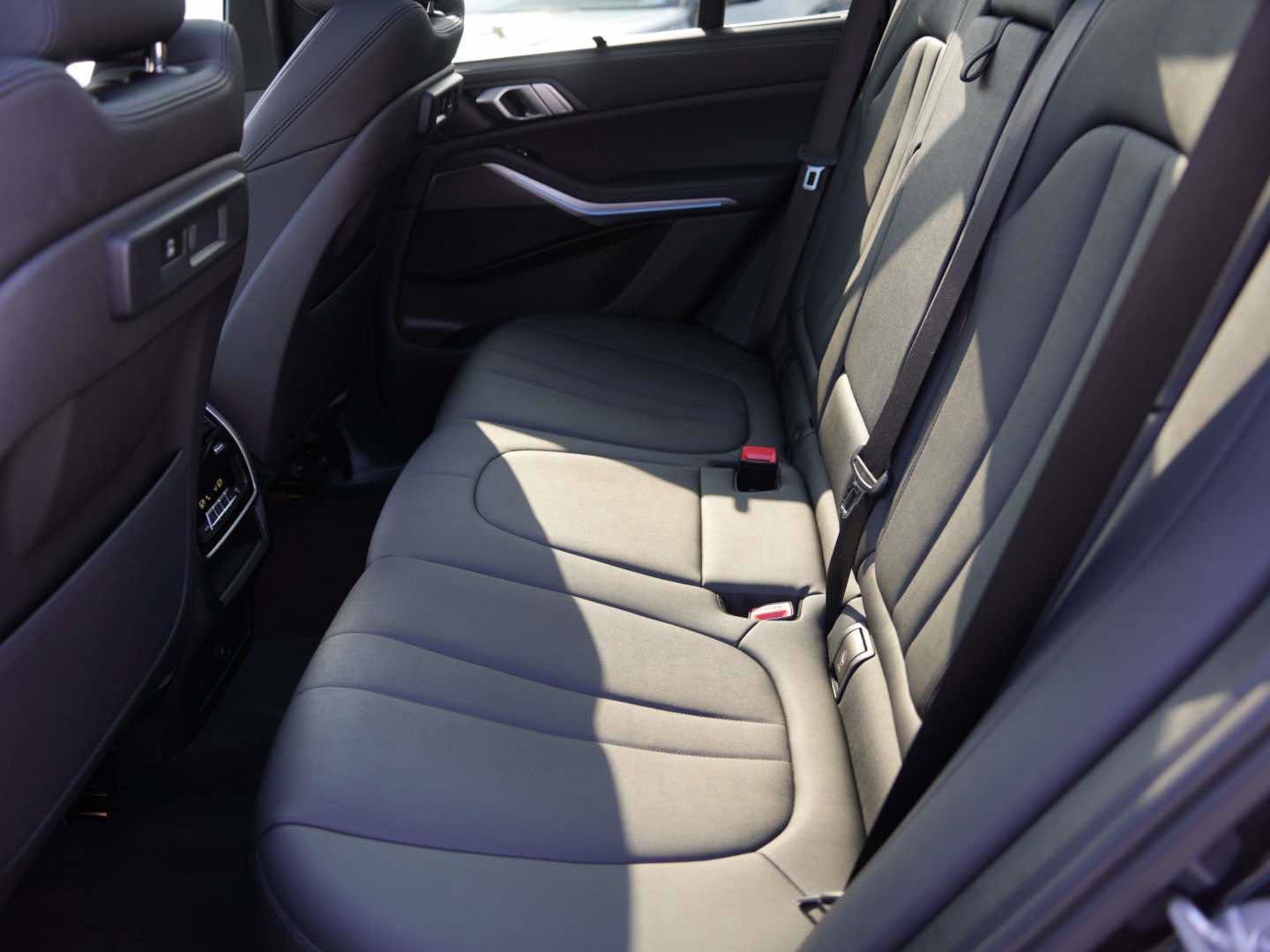 Certified 2022 BMW X5 xDrive45e w/ Executive Package AWD/4WD image 9