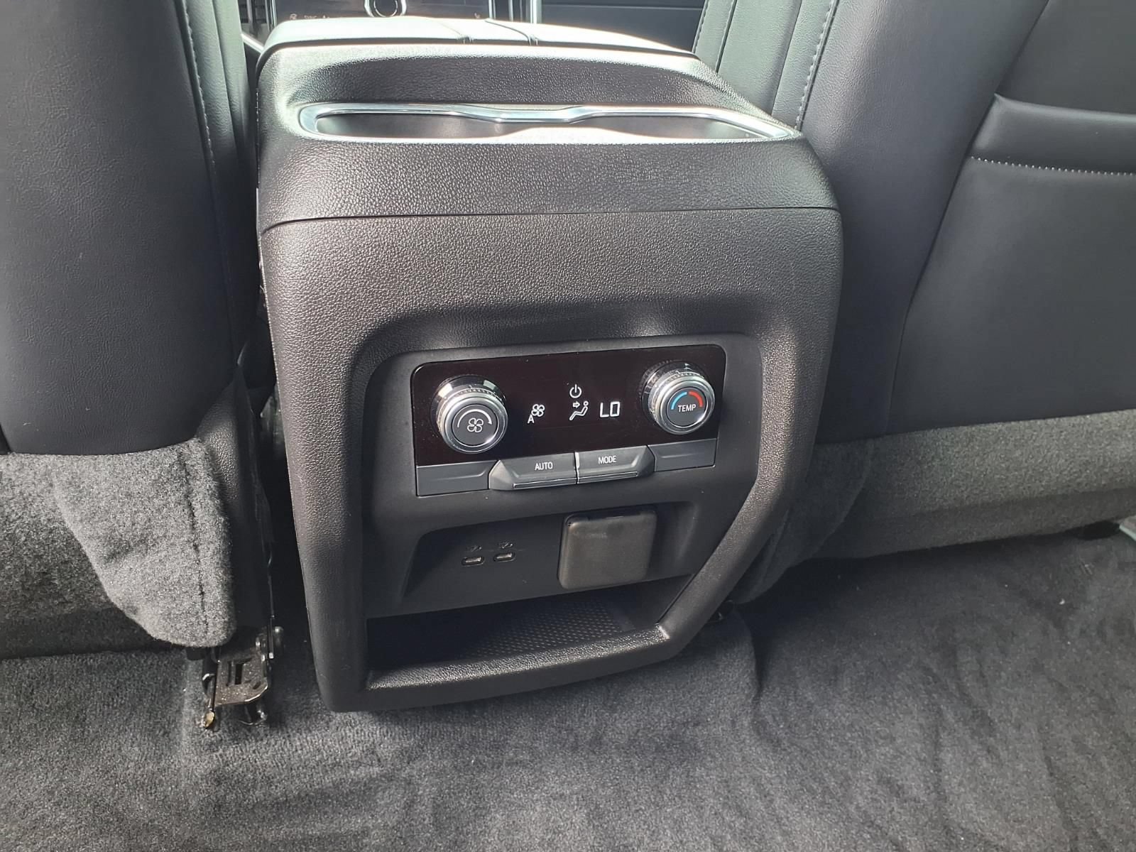 Used 2025 GMC Acadia Elevation w/ Elevation Premium Package FWD image 15