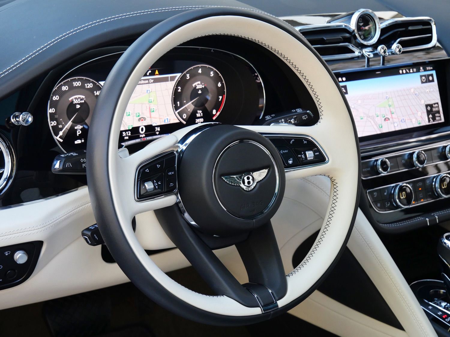 Used 2023 Bentley Bentayga AWD/4WD image 12