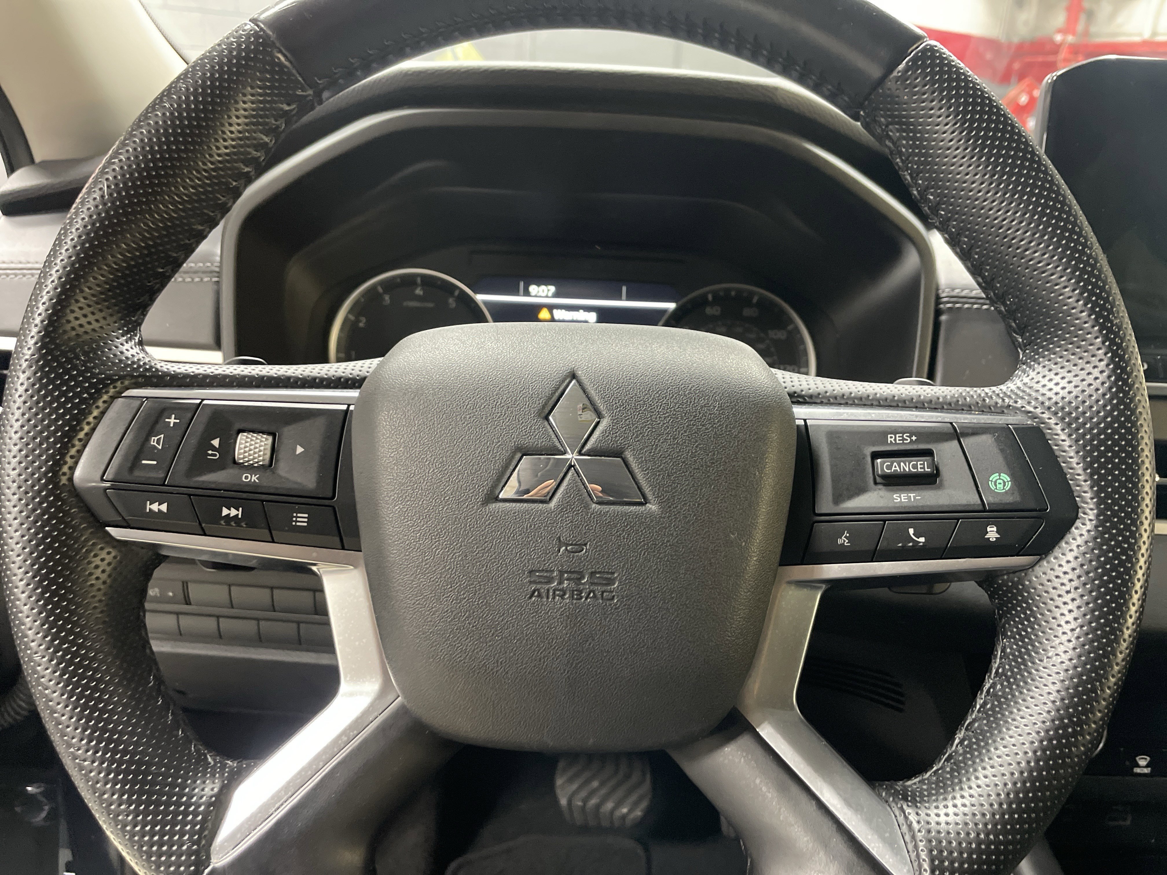 Used 2022 Mitsubishi Outlander SE image 18