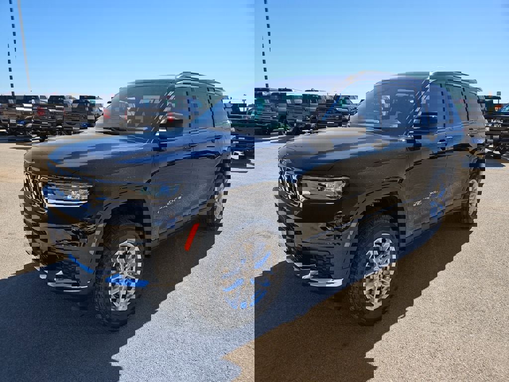 New 2025 Jeep Grand Cherokee L Laredo w/ Luxury Tech Group I