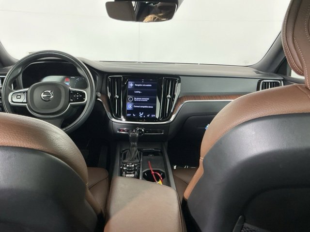 Used 2021 Volvo V60 T5 Cross Country image 23