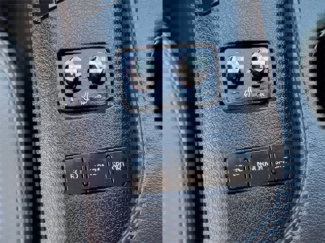 Used 2016 Toyota Avalon XLE image 17