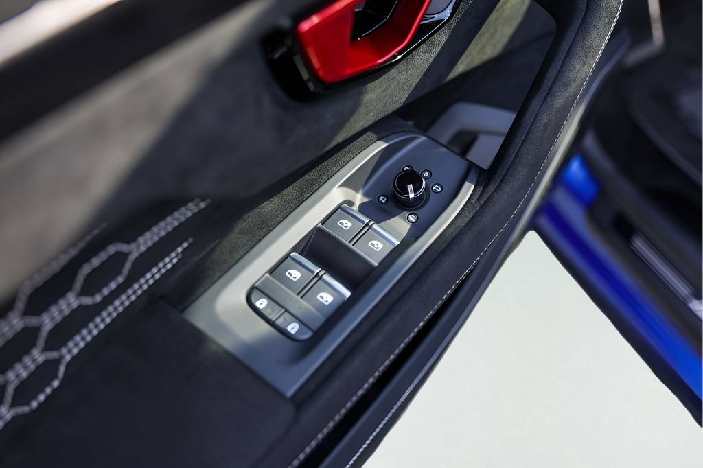 Used 2024 Lamborghini Urus Performante AWD/4WD image 27