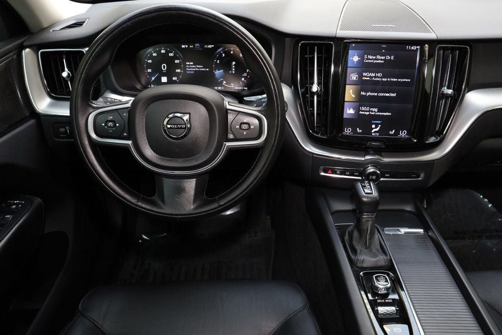 Used 2019 Volvo XC60 T5 Momentum w/ Multimedia Package AWD/4WD image 8