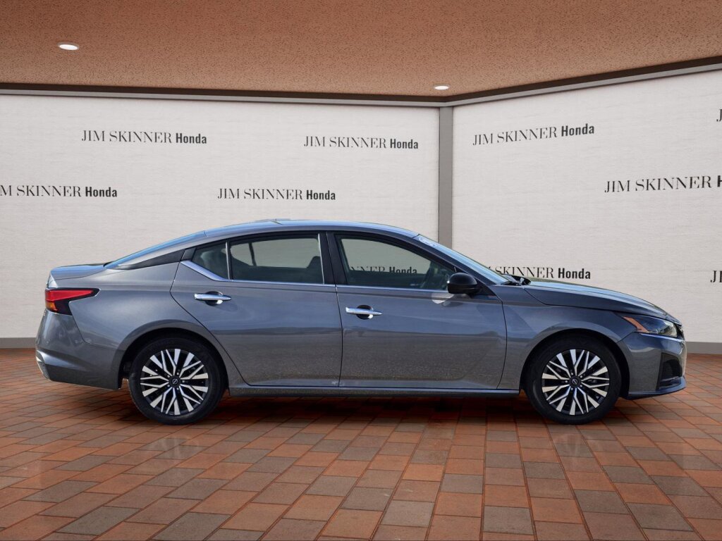 Used 2024 Nissan Altima 2.5 SV image 7