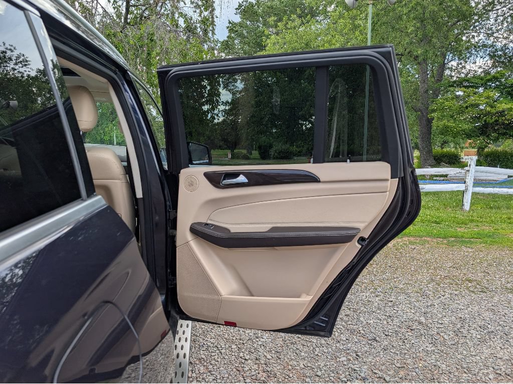 Used 2018 Mercedes-Benz GLS 450 4MATIC w/ Premium Package image 12